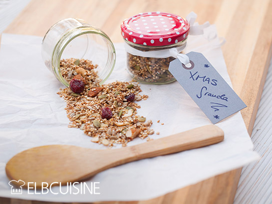 Xmas-Granola – ein leckeres Geschenk aus der KücheELBCUISINE Xmas-Granola – ein leckeres Geschenk aus der KücheELBCUISINE